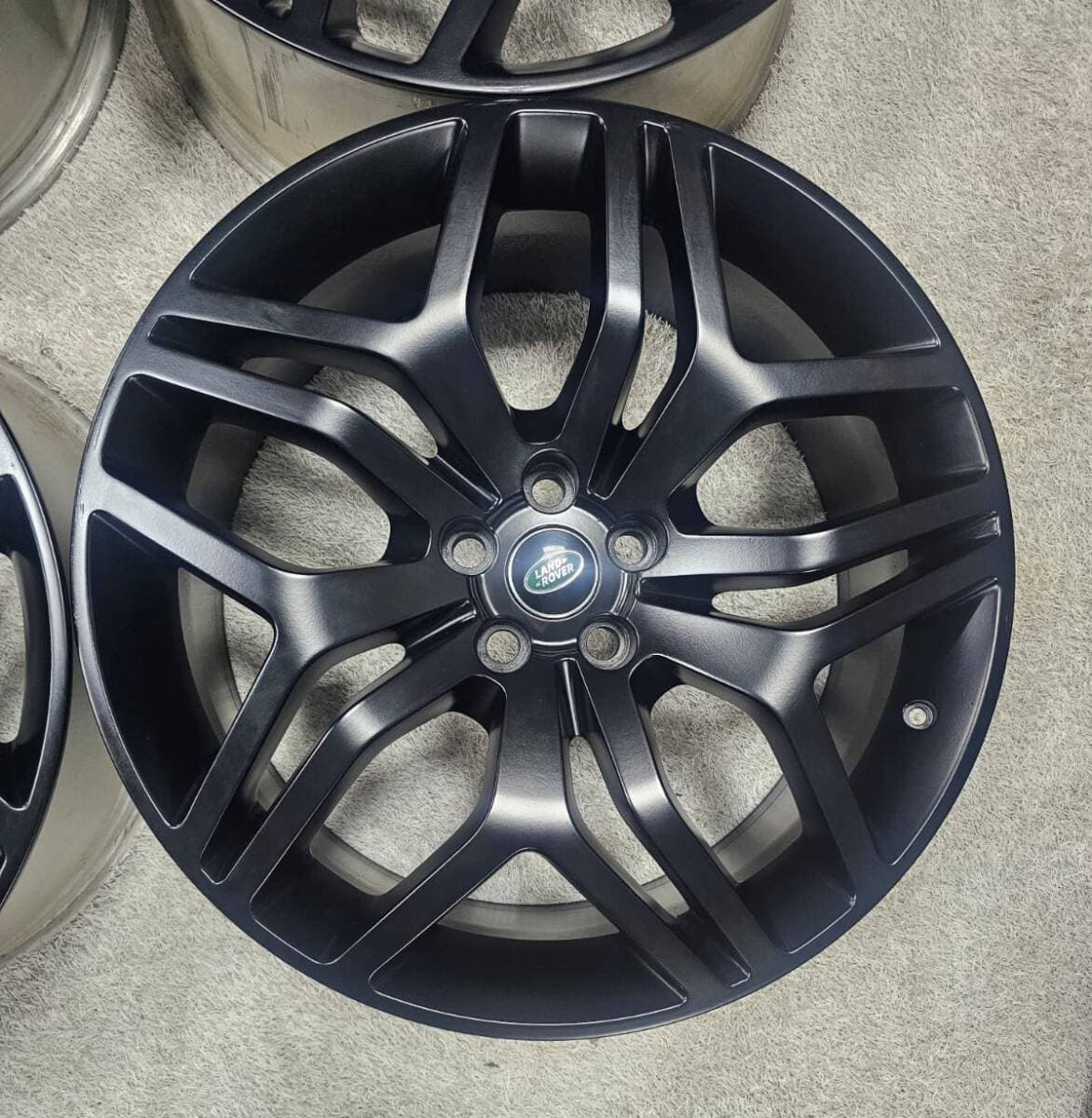 Land Rover 22" Wheels for Range Rover | 5x120 | OEM | Dubai UAE detail 4